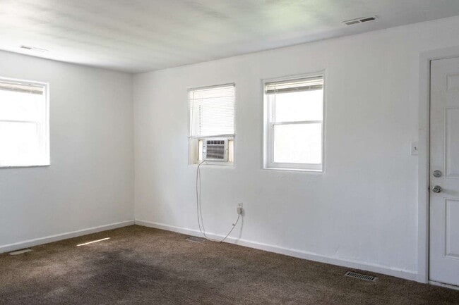 Building Photo - Affordable 2-Bedroom Home Near Downtown Xenia