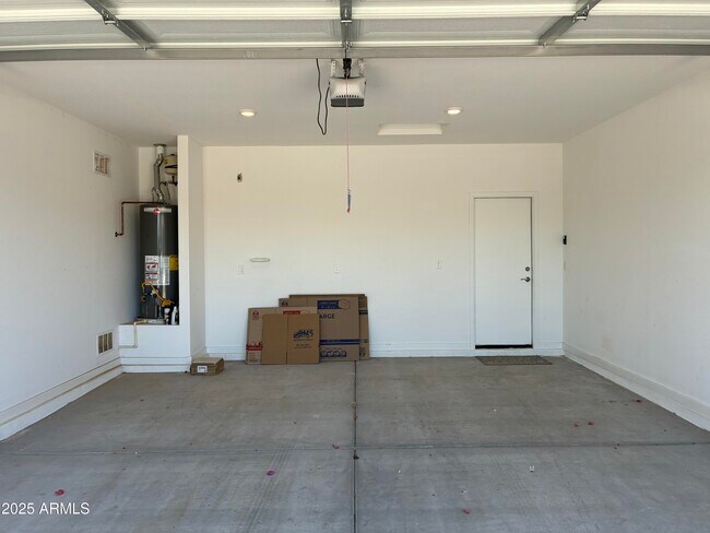 Building Photo - 19913 W Palo Verde Dr