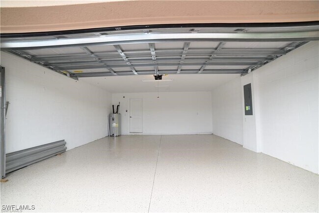 Building Photo - 2665 Vine Ave