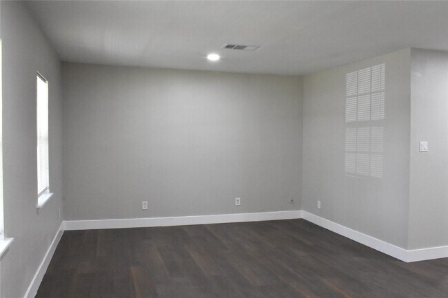 Building Photo - 8113 Bigwood St