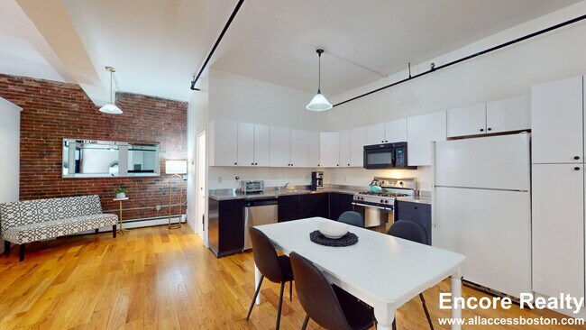 Building Photo - 19 Stanhope St