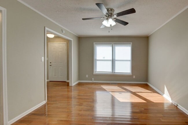 Building Photo - Three Bedroom in Hopkinsville, KY