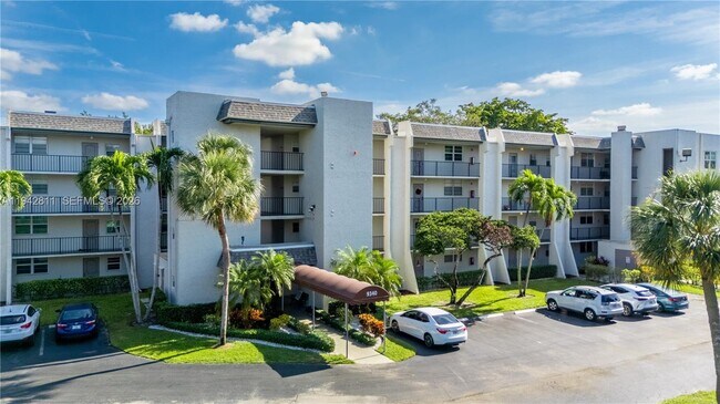 Building Photo - 9340 Lagoon Pl