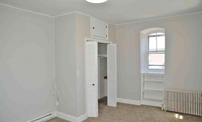 Building Photo - 403 N Market St