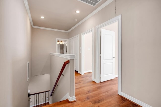 Building Photo - 3414 Home St