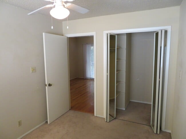 Building Photo - 708 Graham Pl