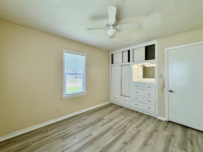 Building Photo - 3222 N Holman Ct