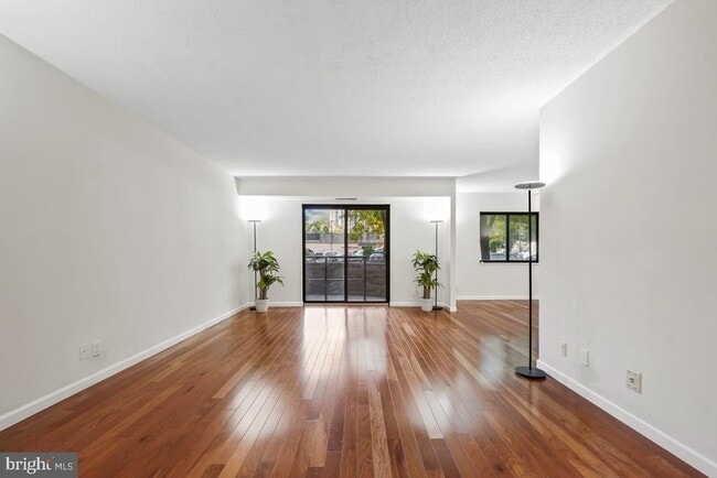 Building Photo - 5904 Mt Eagle Dr