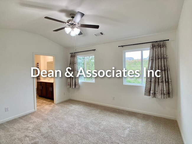 Building Photo - 4000 Pk Cv Wy