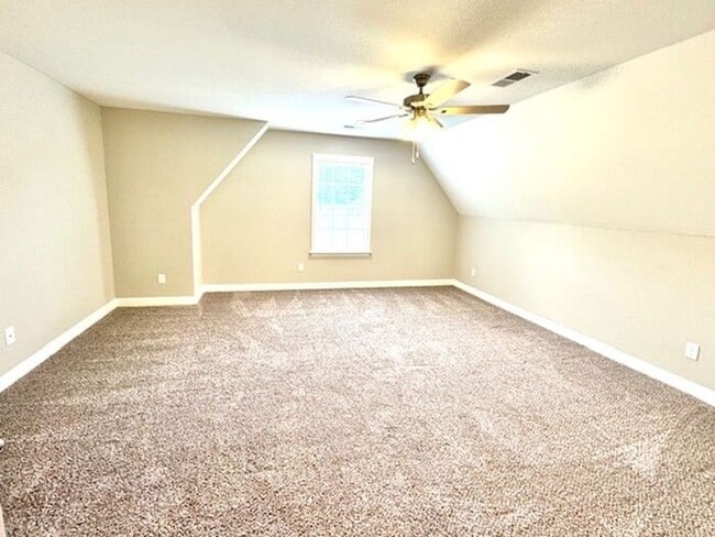 Building Photo - Now Leasing a 5-bedroom 3 bath home in Hor...
