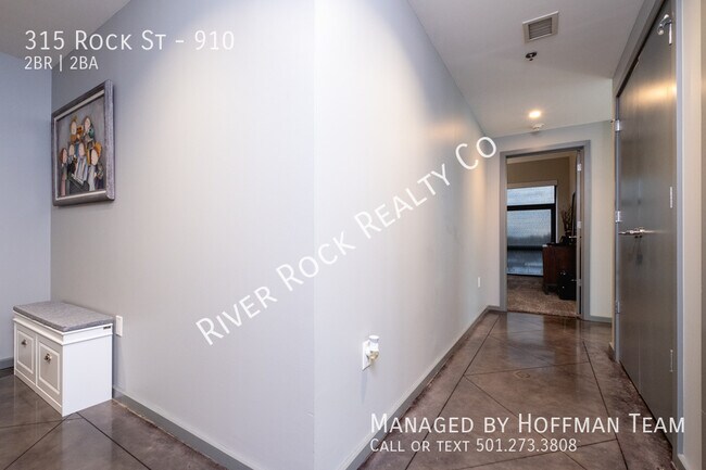Building Photo - 315 Rock St