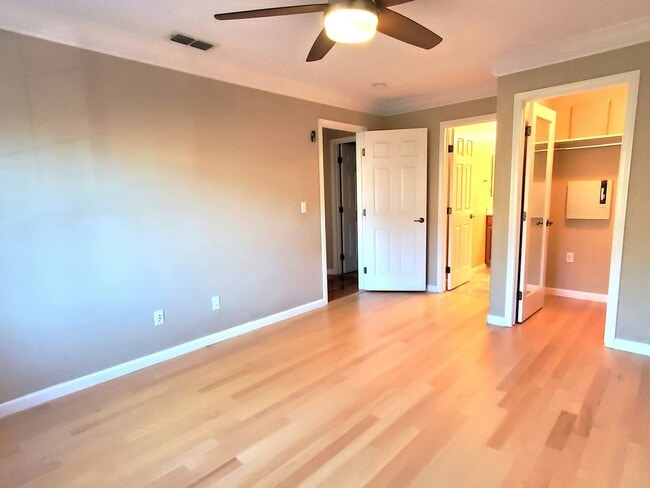 Building Photo - 10 Meritage Common