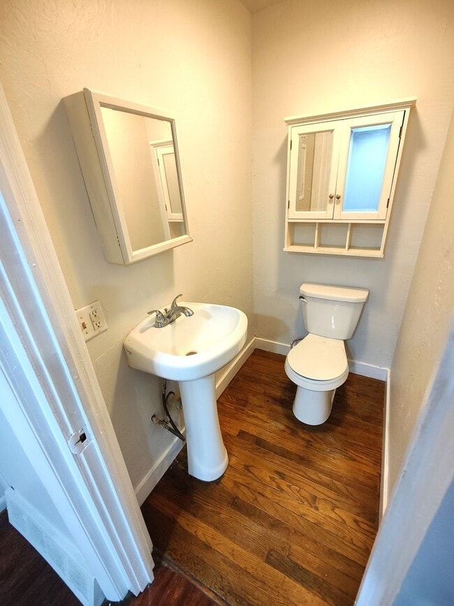 Building Photo - *Recently Updated 2BD/1.5BA Duplex Availab...