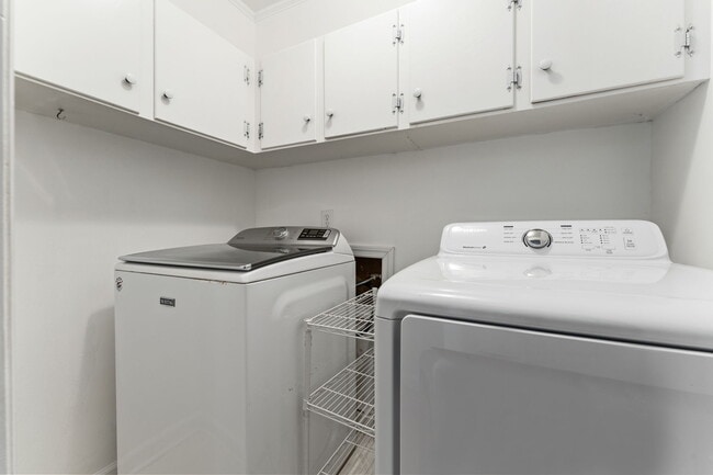 Building Photo - 1055 Inverness Rd