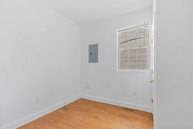 Building Photo - 621 N 33rd St