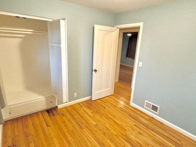 Building Photo - Rose City Park Neighborhood Quintessential Ranch Home on Corner Lot with Huge Basement, Fenced Ya...