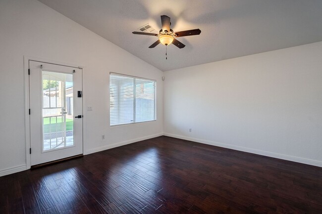 Building Photo - YEAR END MOVE IN SPECIAL!  NEWLY RENOVATED...