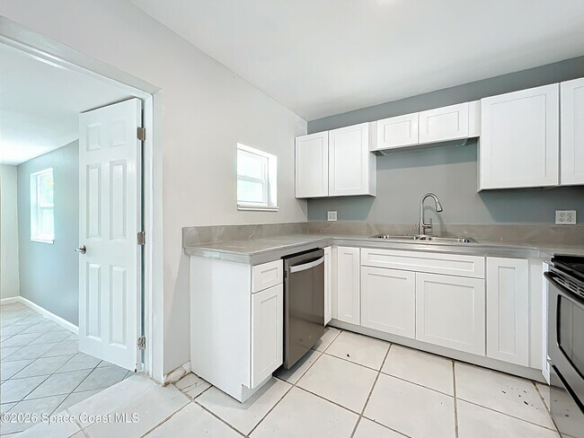 Building Photo - 1424 Pineda St