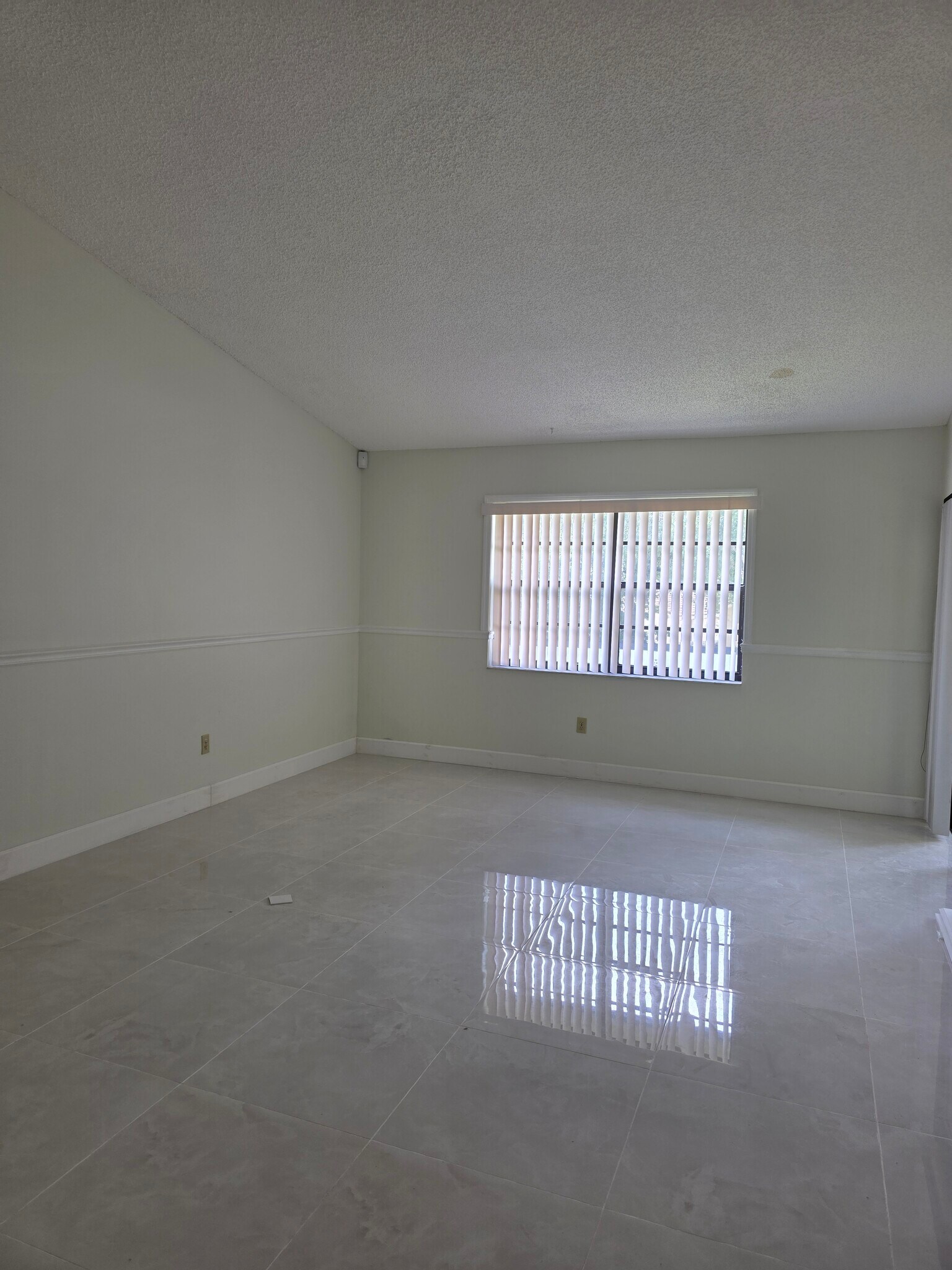Building Photo - 1611 Cabot Ln
