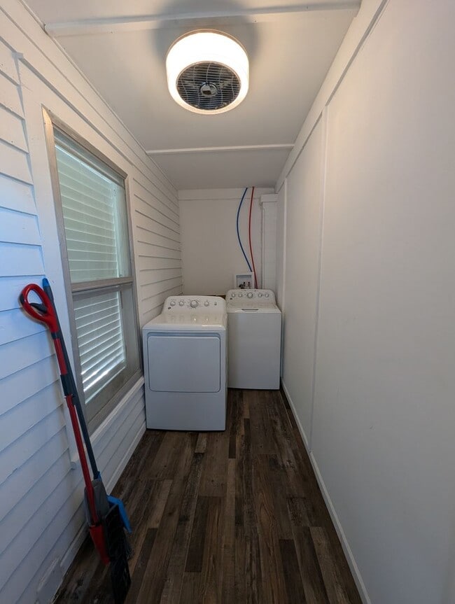 Building Photo - 4 Bedroom House in Boonville