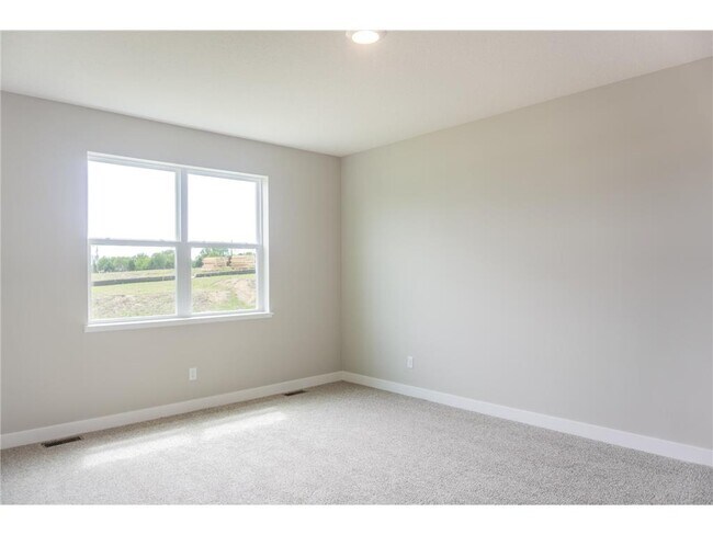 Building Photo - 717 Winterberry Ln