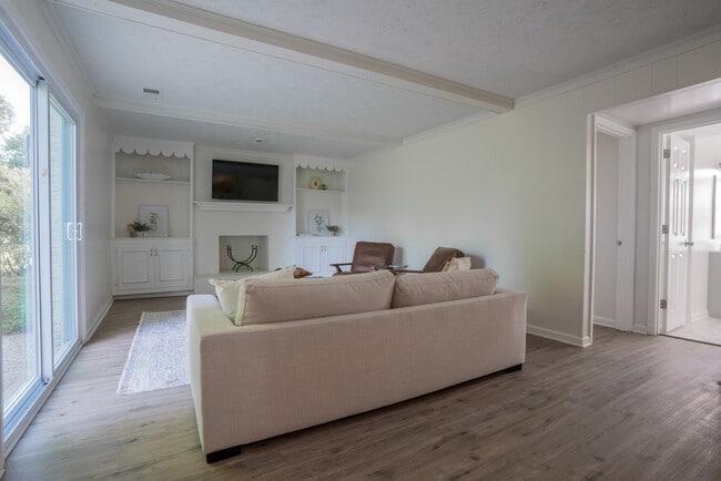 Building Photo - 411 Bromwell Dr