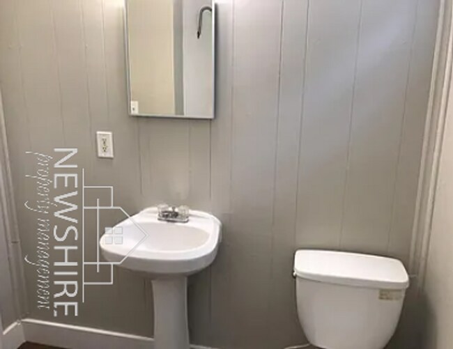 Building Photo - 11 Ridgeway Dr