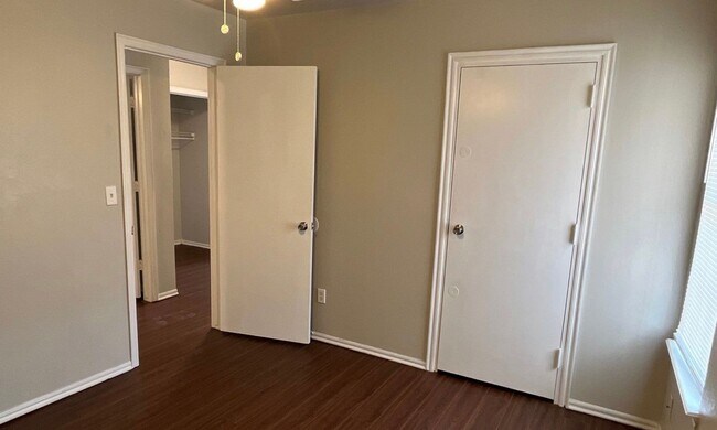 Building Photo - Remodeled 4 bedroom, 2 bath - Moore Schools