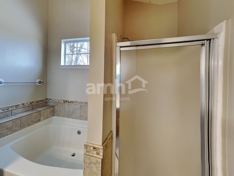 Building Photo - 1200 Nighthawk Ct