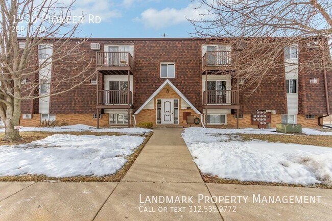 Building Photo - 1530 Pioneer Rd Unit 4, Crest Hill