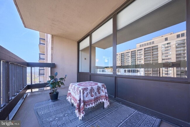 Building Photo - 3705 S George Mason Dr