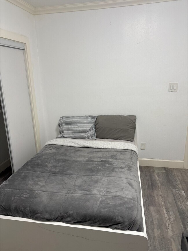 Building Photo - 3021 Gray St