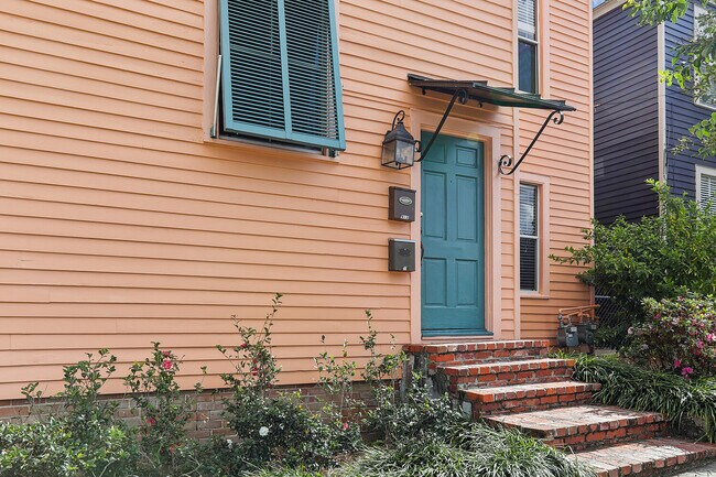 Building Photo - 912 N 6th St