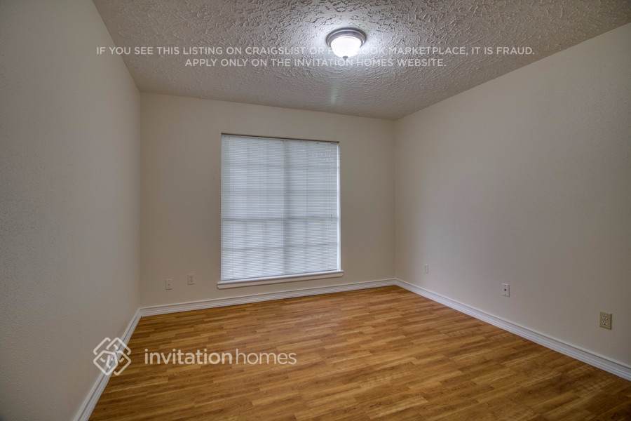 Building Photo - 15911 Timber Valley Dr