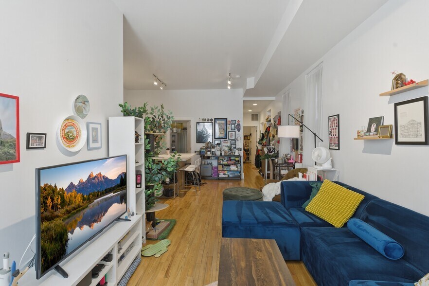 Building Photo - 1746 W Crystal St