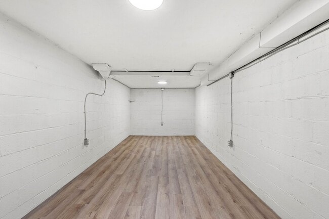 Building Photo - AVAILABLE OCT 1ST!! GORGEOUS 2 BEDROOM HOU...