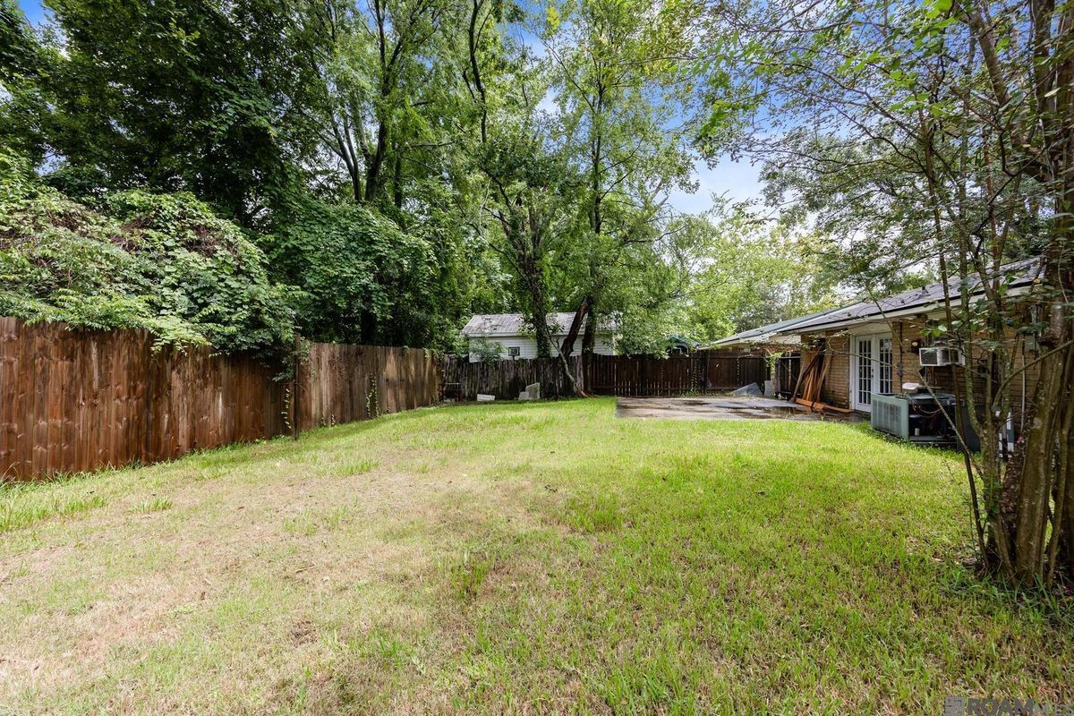 Building Photo - 7224 Meadow Park Ave