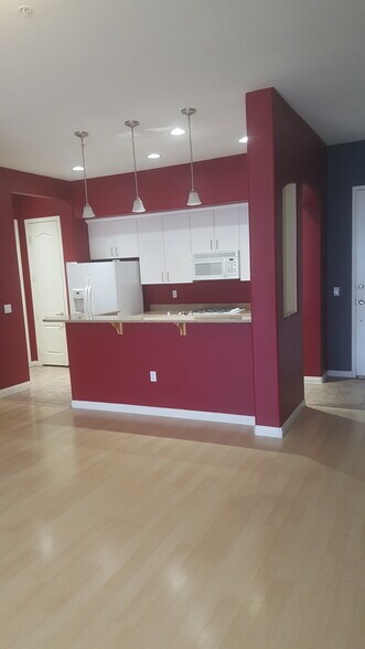 Building Photo - 26 E Serene Ave