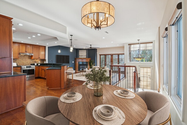 Building Photo - 934 W Huron St