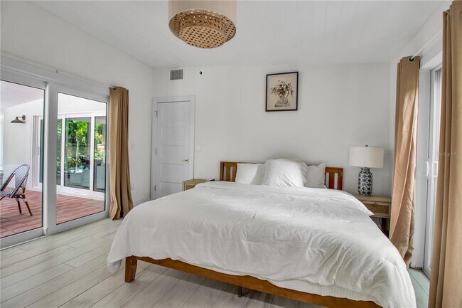 Building Photo - 6979 Longboat Dr S