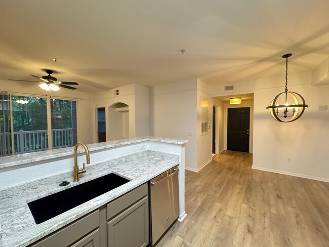 Building Photo - 2801 Chancellorsville Dr