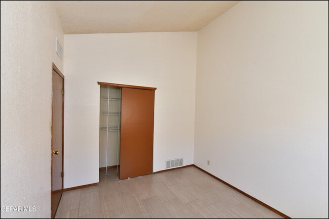 Building Photo - 4872 Maureen Cir