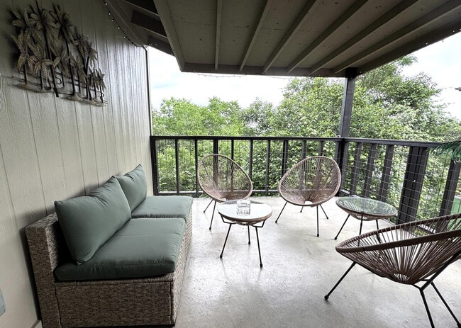Building Photo - 1200 Hollow Creek Dr