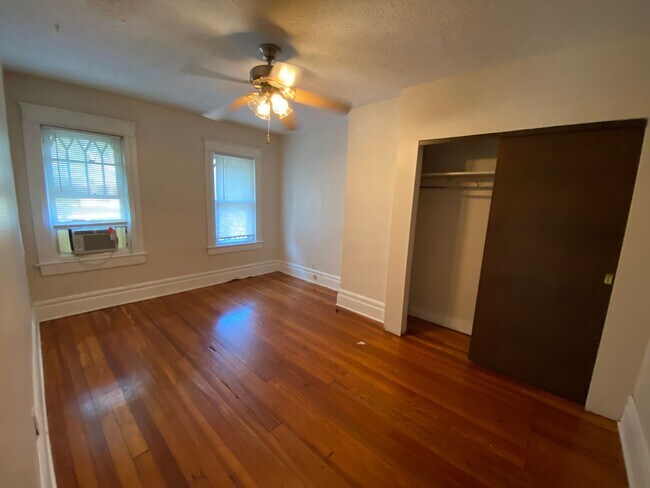 Building Photo - 2334 Indianola Ave
