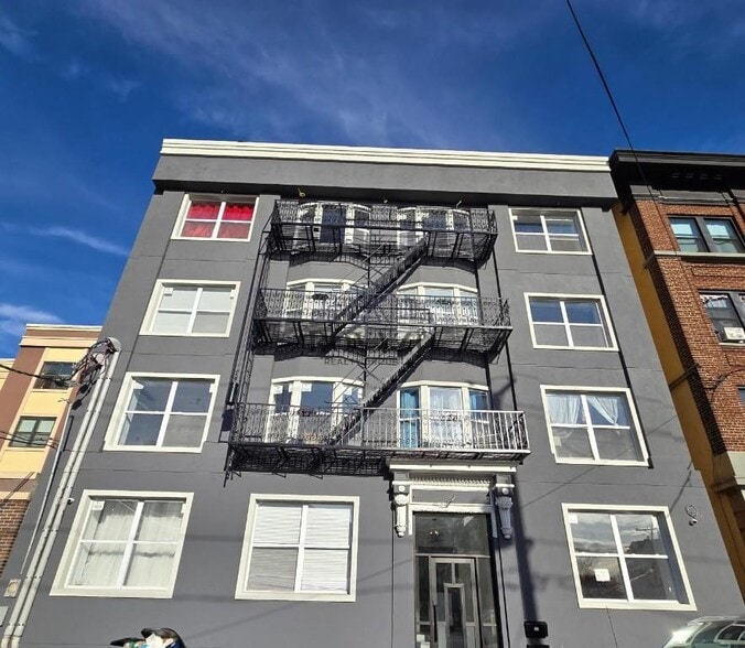 Building Photo - 11 Thomas St