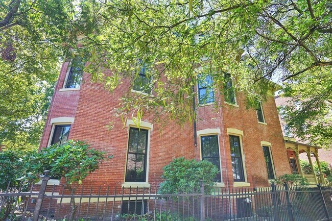 Building Photo - 52 Mattoon St