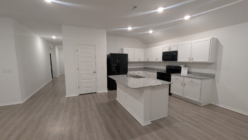 Building Photo - 1405 E Latium St