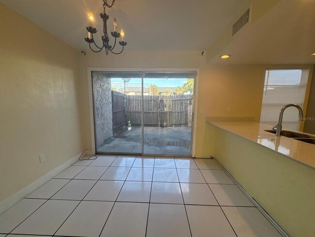Building Photo - 4033 Henley Rd