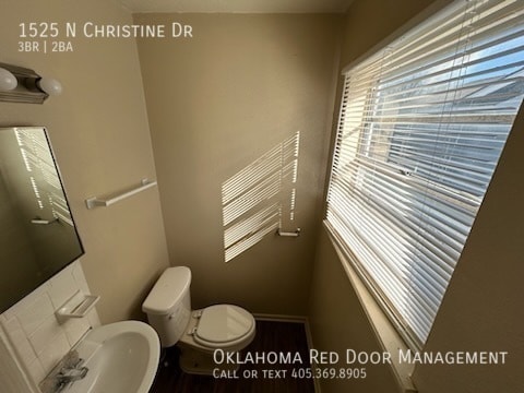 Building Photo - 1525 N Christine Dr