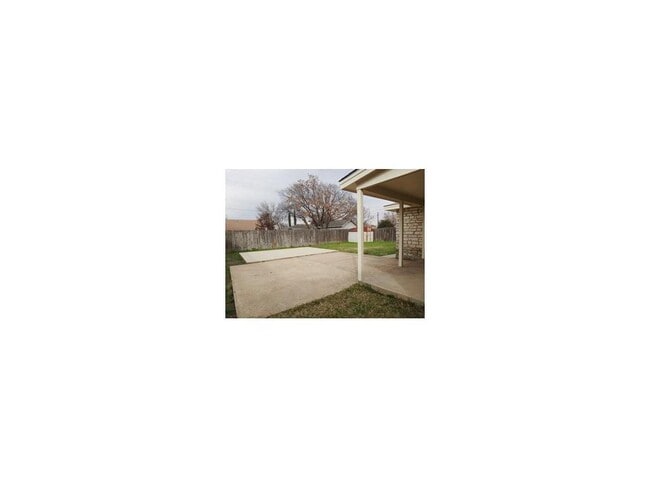 Building Photo - 704 E Logan St